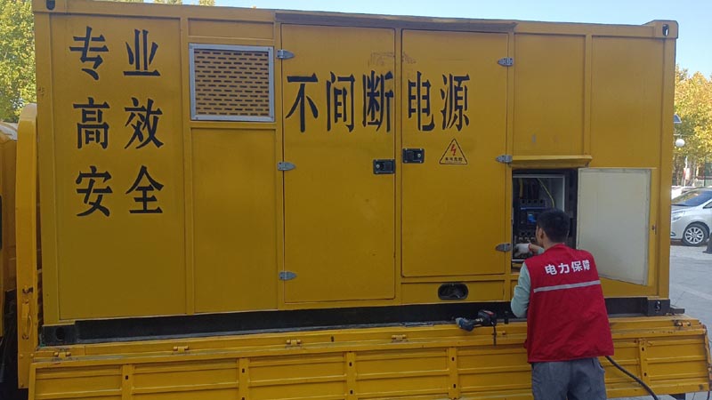 修武柴油发电机组和UPS电源配合使用时，如何避免切换过程中的电力中断？